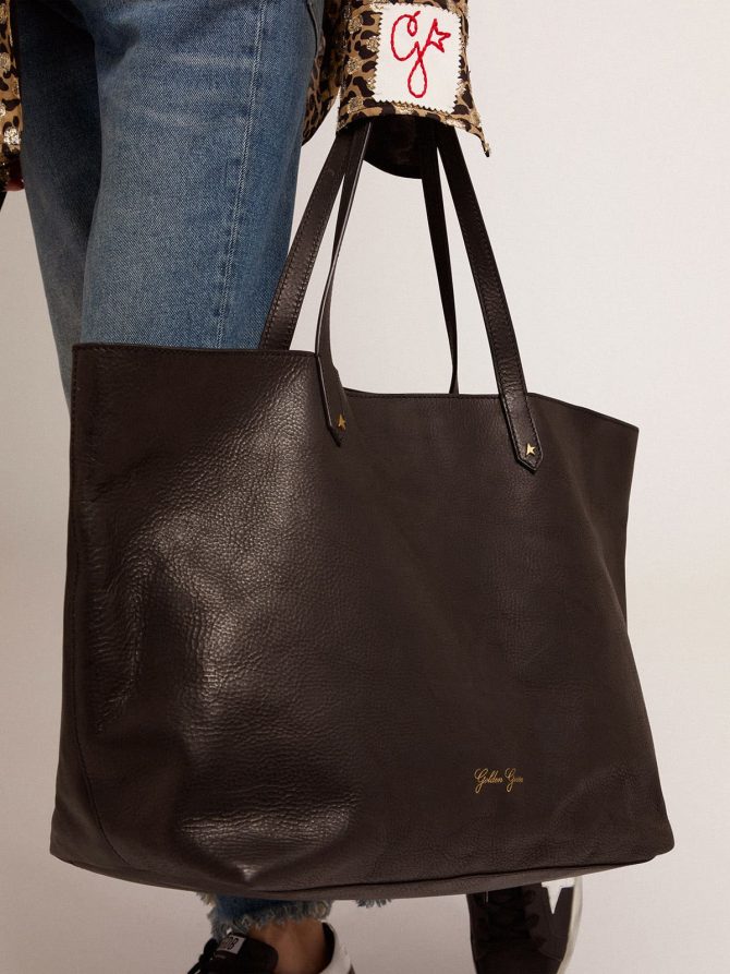 Pasadena Bag in black hammered leather with gold logo on the front - Image 3