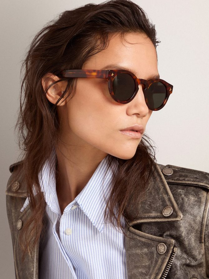 Sunglasses Panthos model with havana frame and gold details - Image 3