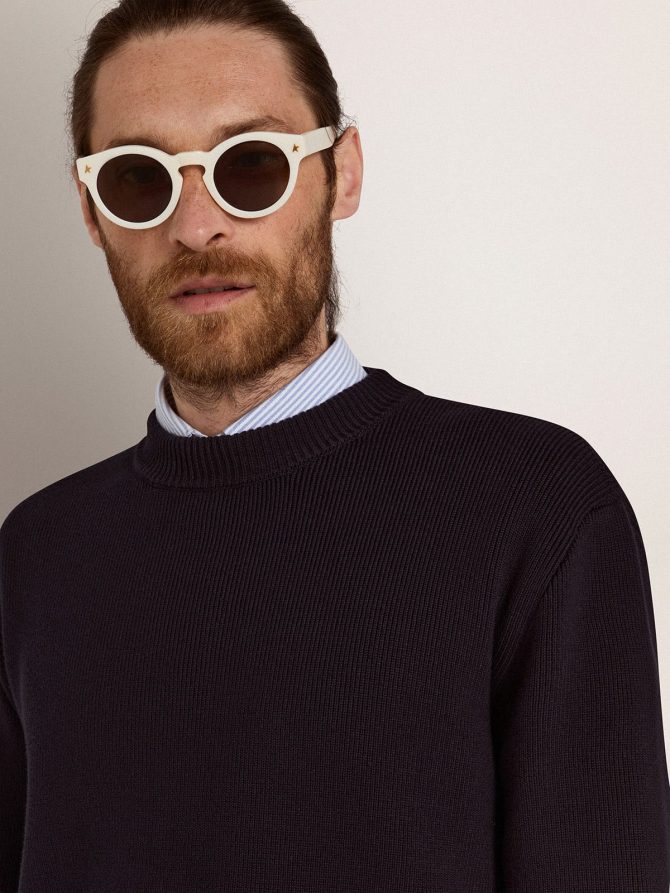 Sunglasses Panthos model with white frame and gold details - Image 4