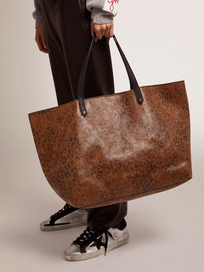 Pasadena Bag in hammered leather with leopard print and contrasting black handles - Image 3