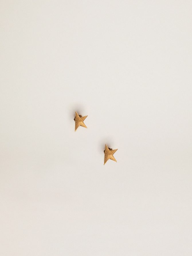 Women’s stud earrings in antique gold color