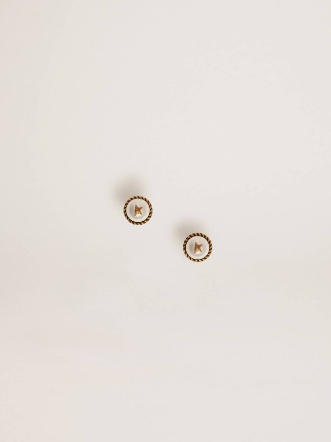 Women’s stud earrings in antique gold color