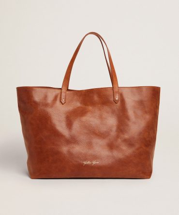 Pasadena Bag in tan-colored glossy hammered leather with gold logo on the front