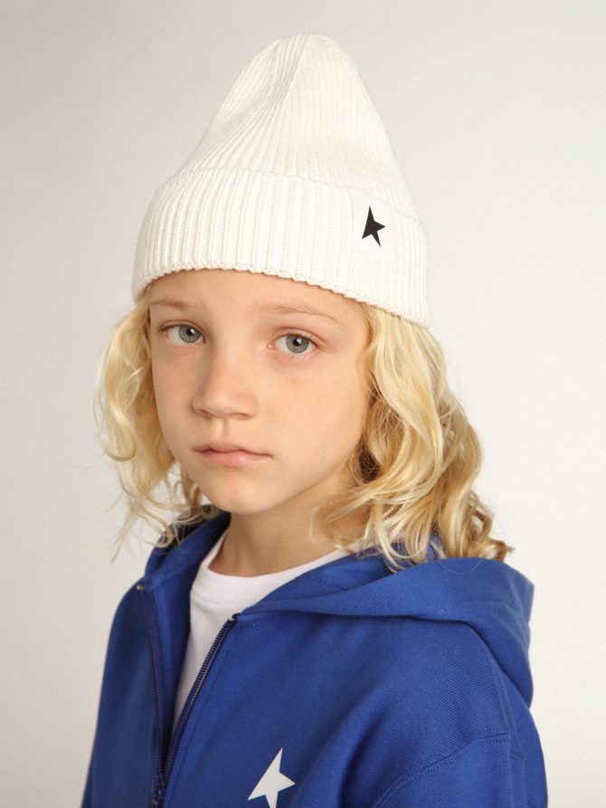Off-white cotton beanie with contrasting black star - Image 3