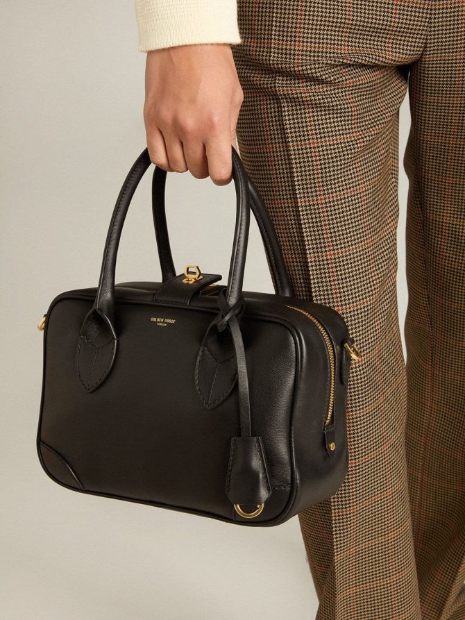 Vita Bag in smooth black leather with gold details - Image 3