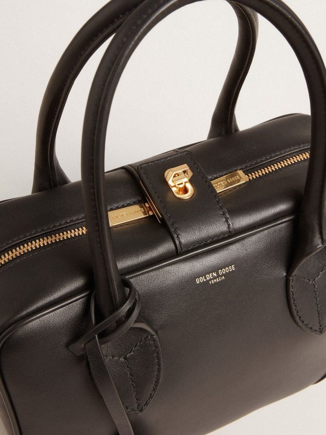 Vita Bag in smooth black leather with gold details - Image 6