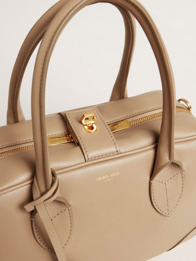 Vita Bag in beige leather with gold details - Image 6