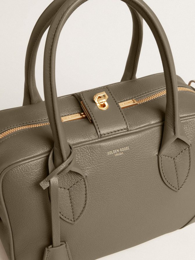 Vita Bag in sage-green sheepskin leather with gold details - Image 6