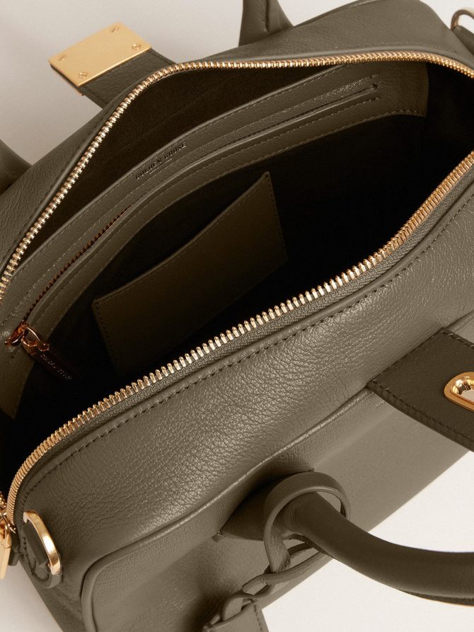 Vita Bag in sage-green sheepskin leather with gold details - Image 7