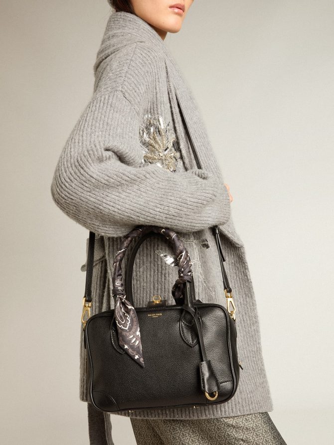 Vita Bag in black sheepskin leather with gold details - Image 3