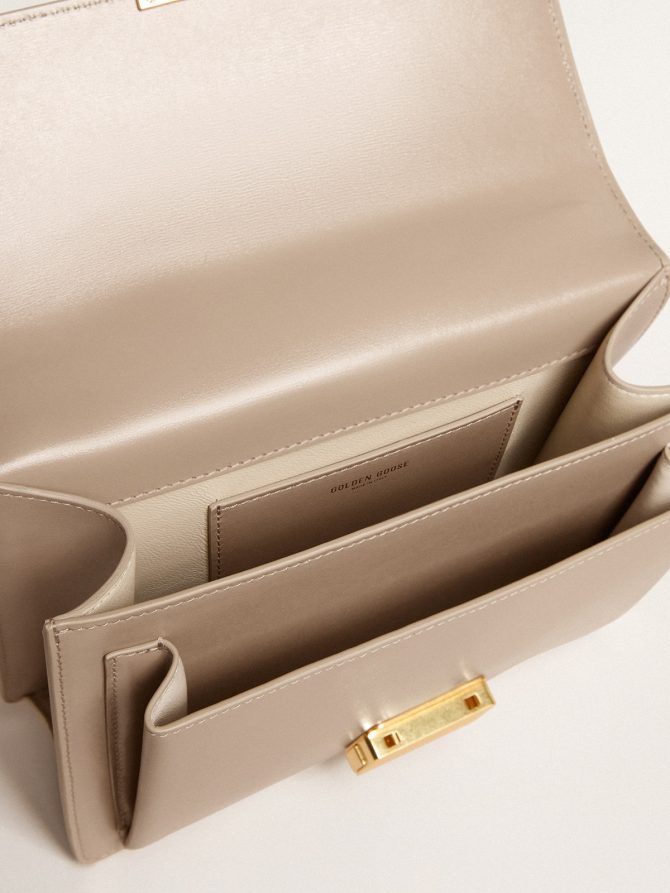 Venezia Bag in beige boarded leather with gold details - Image 8