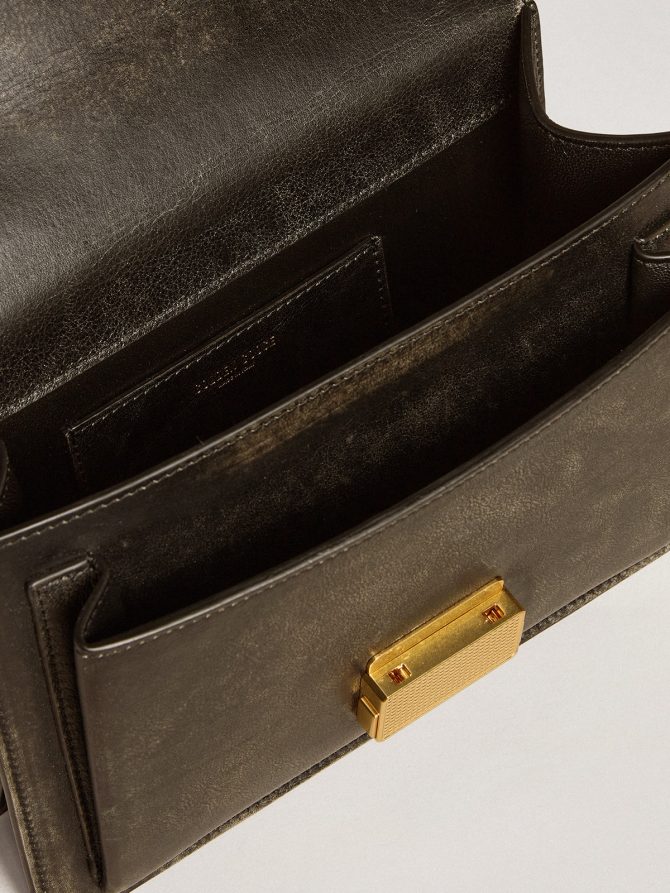 Venezia Bag in black distressed leather with gold details - Image 5