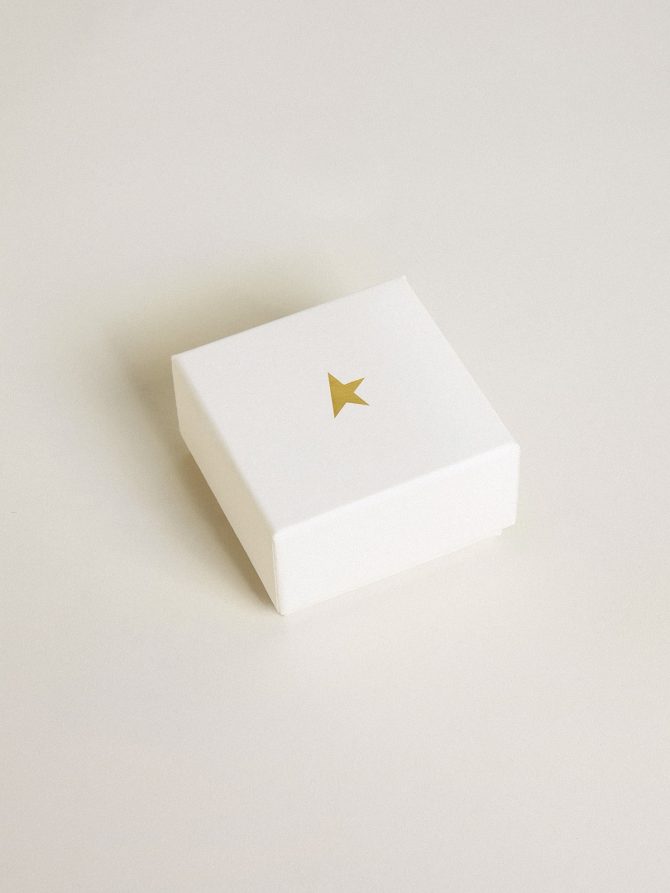 Letter C charm in gold-colored brass with crystals - Image 3
