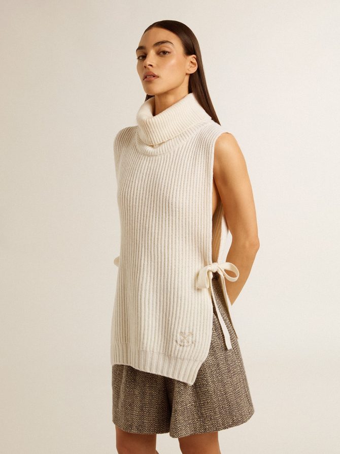 Unisex white high-neck sleeveless sweater in ribbed wool - Image 3