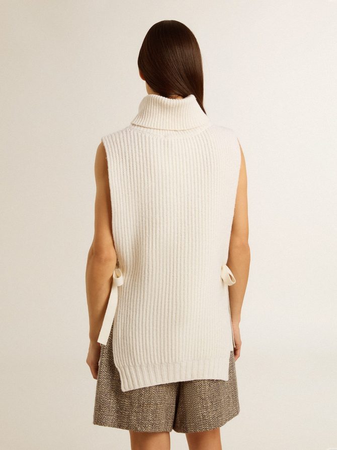 Unisex white high-neck sleeveless sweater in ribbed wool - Image 4