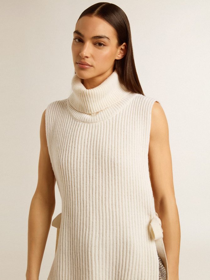 Unisex white high-neck sleeveless sweater in ribbed wool - Image 5
