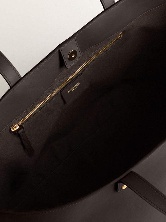 Black Pasadena Bag made of smooth leather with gold logo - Image 4