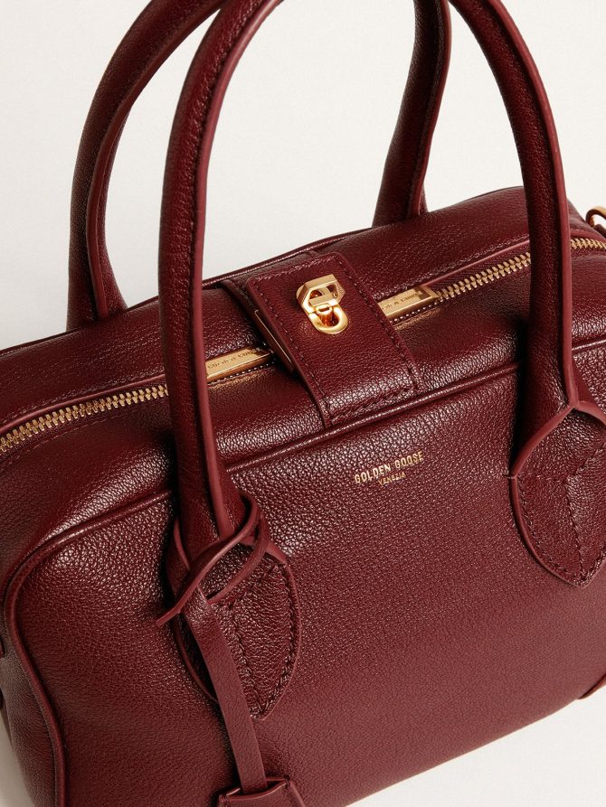 Vita Bag in burgundy sheepskin leather with gold details - Image 6