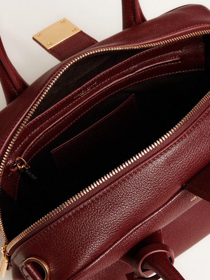 Vita Bag in burgundy sheepskin leather with gold details - Image 7