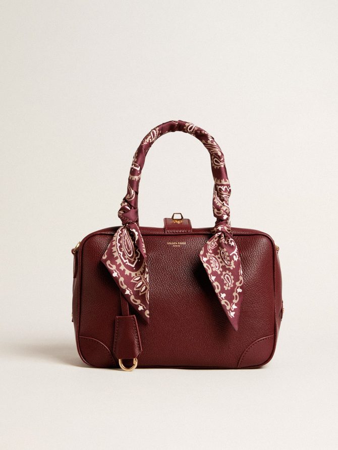 Vita Bag in burgundy sheepskin leather with gold details - Image 8