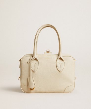 Vita Bag in butter-colored sheepskin leather with gold details