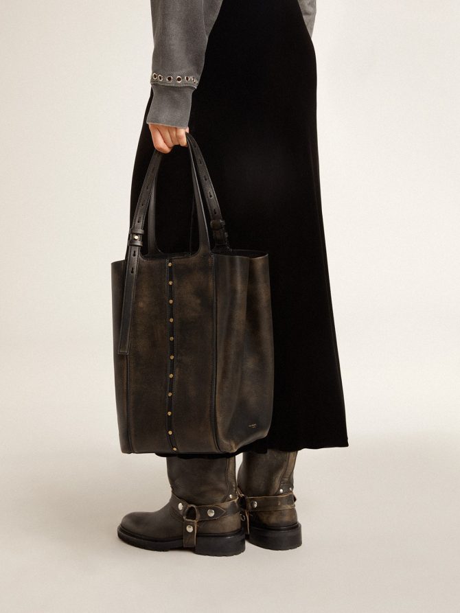 24/7 Bag in black distressed leather with adjustable handles - Image 3