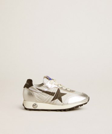 Junior Marathon in silver nylon with black star and leather heel tab