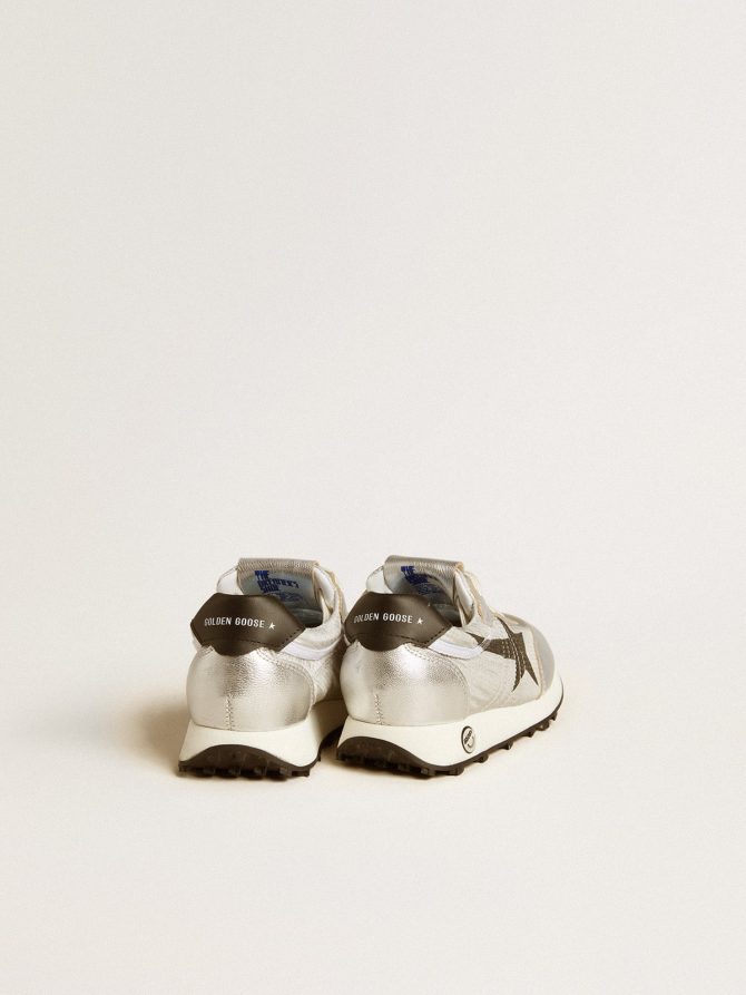 Junior Marathon in silver nylon with black star and leather heel tab - Image 4