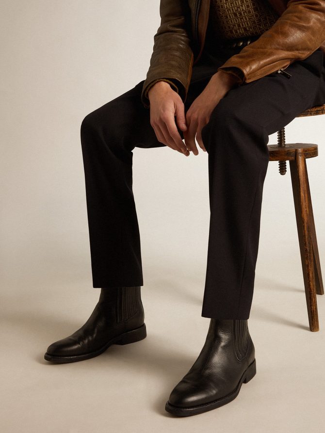 Men’s Chelsea boots in black leather - Image 3