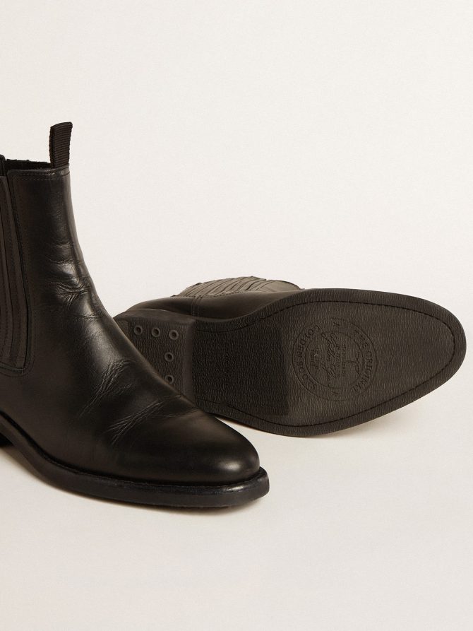Men’s Chelsea boots in black leather - Image 4