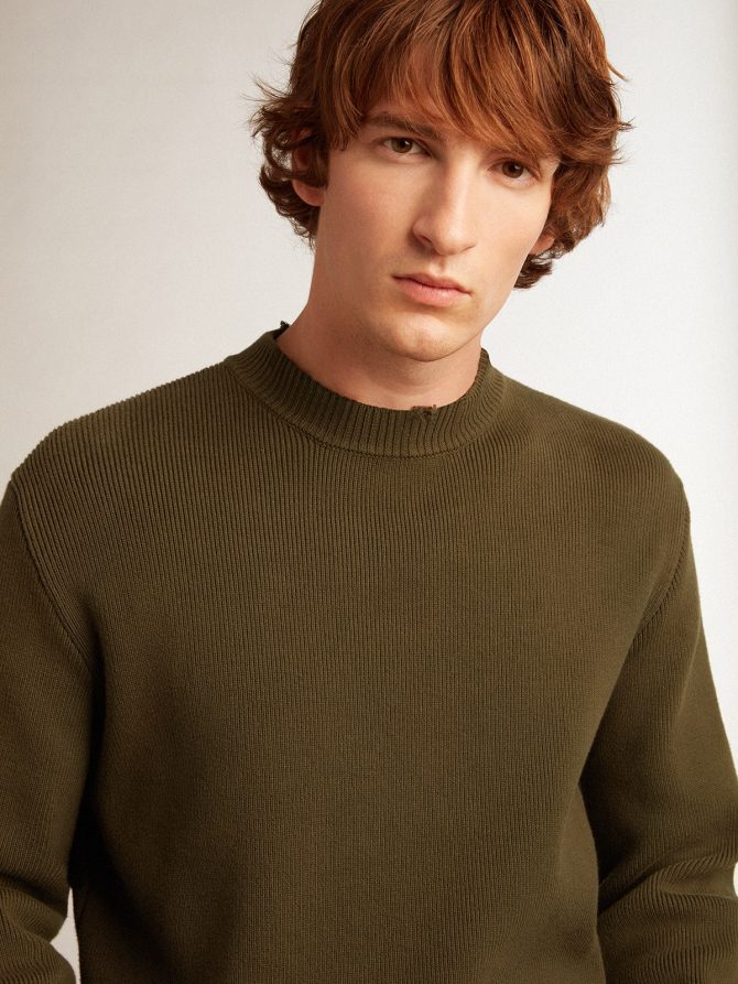 Men’s round-neck sweater in military green cotton - Image 2