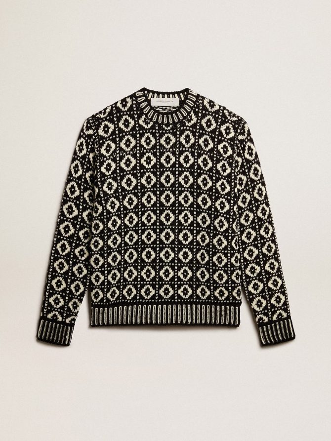 Round-neck sweater with geometric pattern in vintage white and black