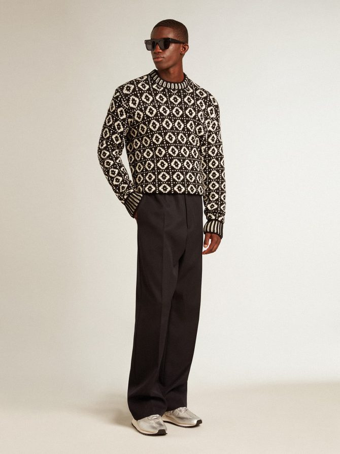 Round-neck sweater with geometric pattern in vintage white and black - Image 2