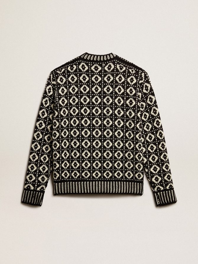 Round-neck sweater with geometric pattern in vintage white and black - Image 6