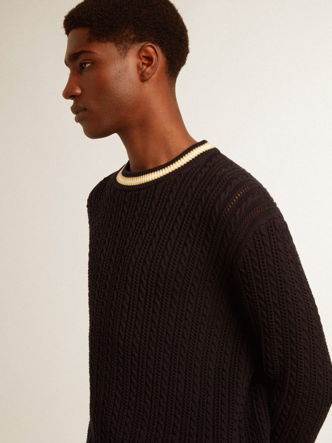 Men’s blue round-neck sweater with contrasting ribbing - Image 5