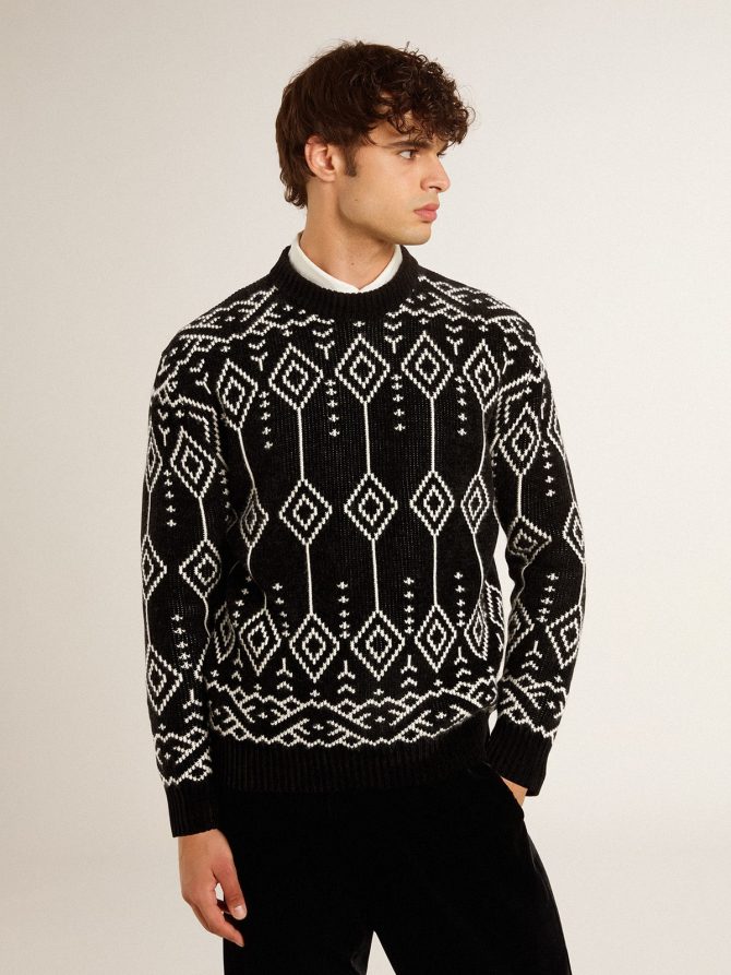Men’s crew neck wool blend sweater with jacquard argyle design - Image 2