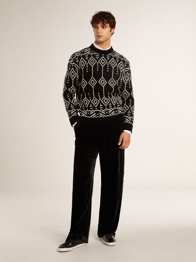 Men’s crew neck wool blend sweater with jacquard argyle design - Image 3