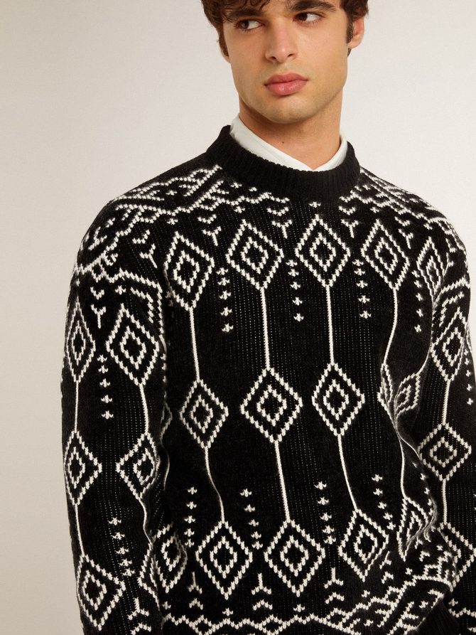 Men’s crew neck wool blend sweater with jacquard argyle design - Image 5