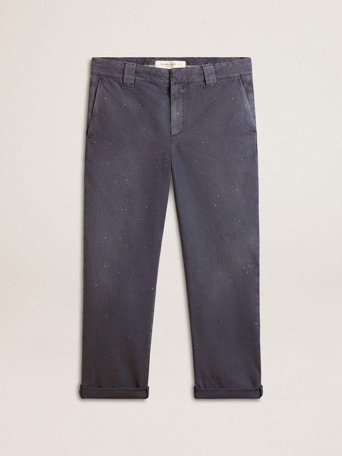 Men’s chinos in blue with a lived-in effect