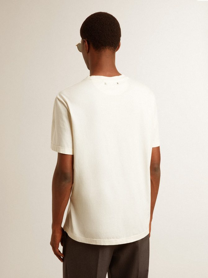 Men’s cotton T-shirt in aged white with print on the heart - Image 4