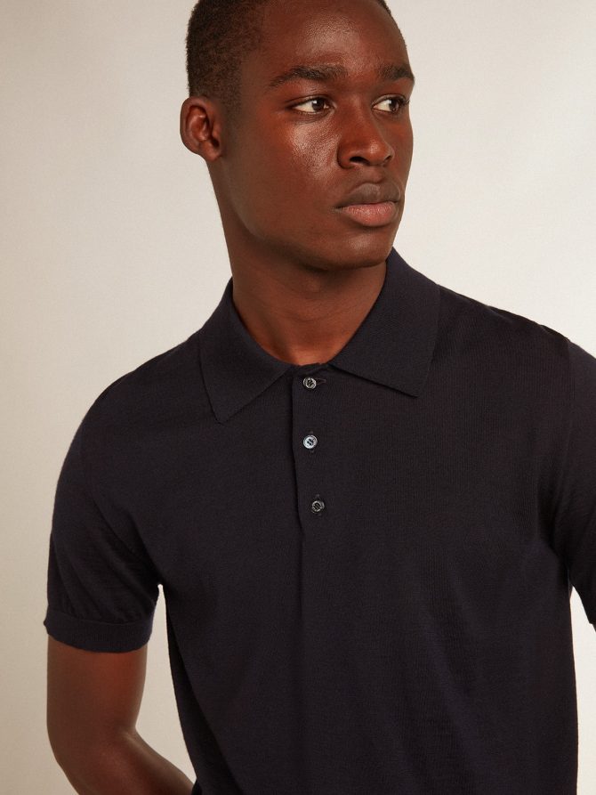 Men’s short-sleeved polo shirt in navy-blue merino wool - Image 2