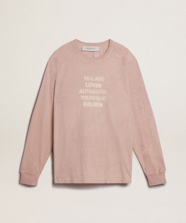 Powder-pink T-shirt with white lettering on the front