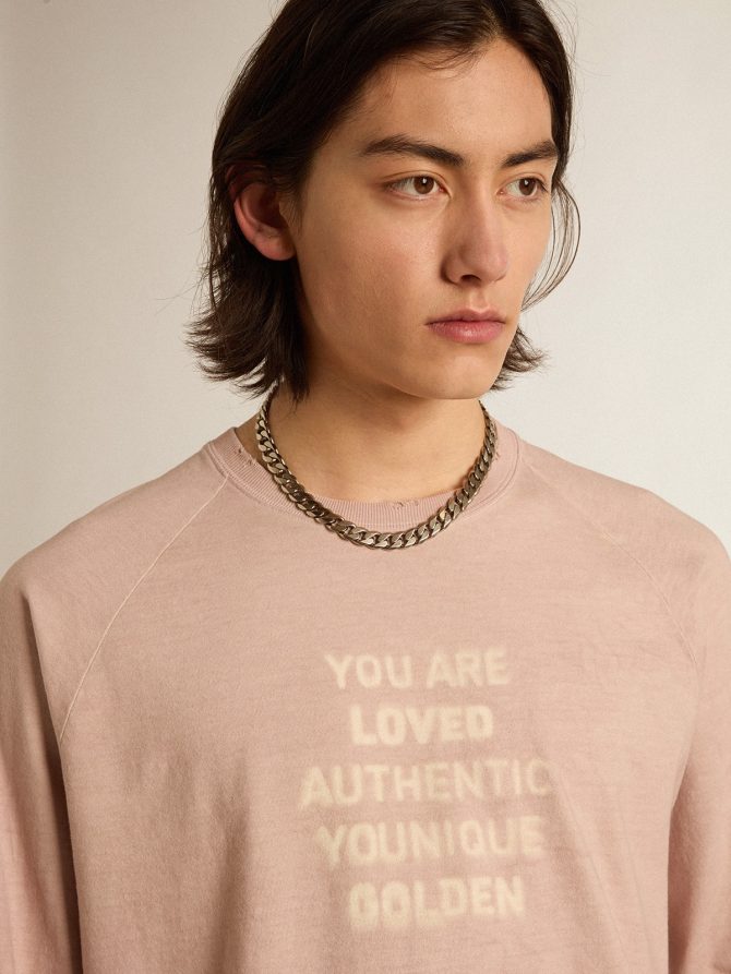 Powder-pink T-shirt with white lettering on the front - Image 3