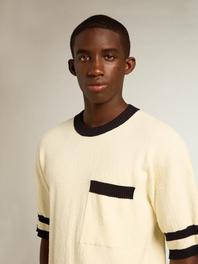 Men’s short-sleeved sweater in vintage white with blue rib knit - Image 2