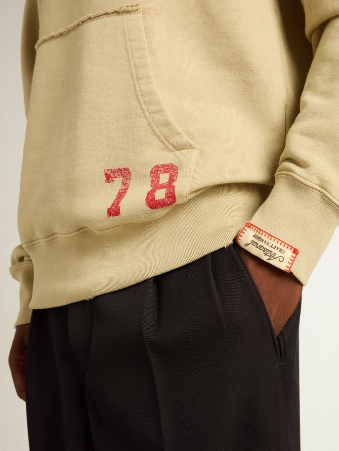 Pale eucalyptus-colored hoodie with front pocket - Image 5