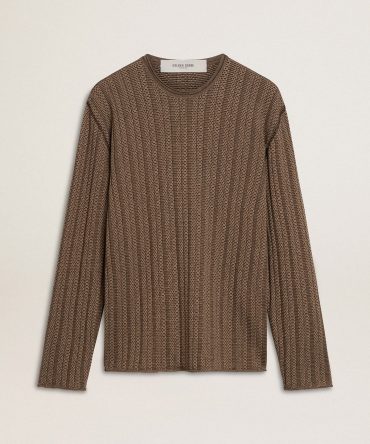 Men’s travertine-colored sweater with ‘Golden’ patch lettering on the back