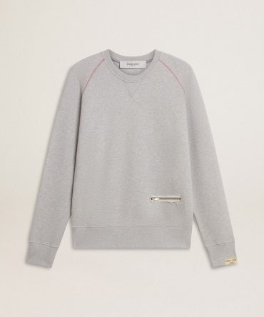 Men’s gray round neck sweatshirt with contrast stitching