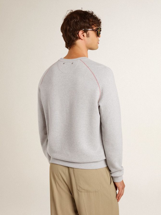 Men’s gray round neck sweatshirt with contrast stitching - Image 4