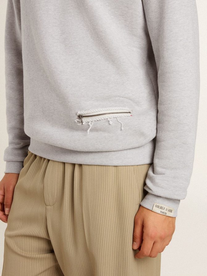 Men’s gray round neck sweatshirt with contrast stitching - Image 5