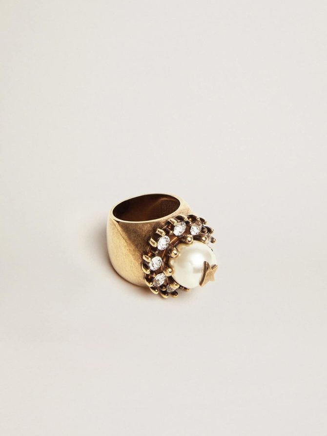 Women’s ring in antique gold color with decorative bead and crystals